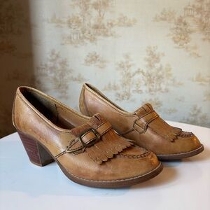 Vintage Kinney Shoes camel leather fringe heeled loafers made in Brazil 70s 6.5